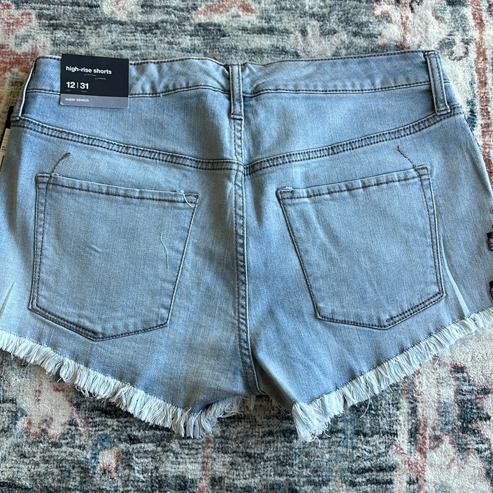 Aztec Jean Short - Picture 4 of 4
